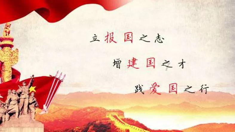 老人在731部队罪证陈列馆前唱抗战歌曲
